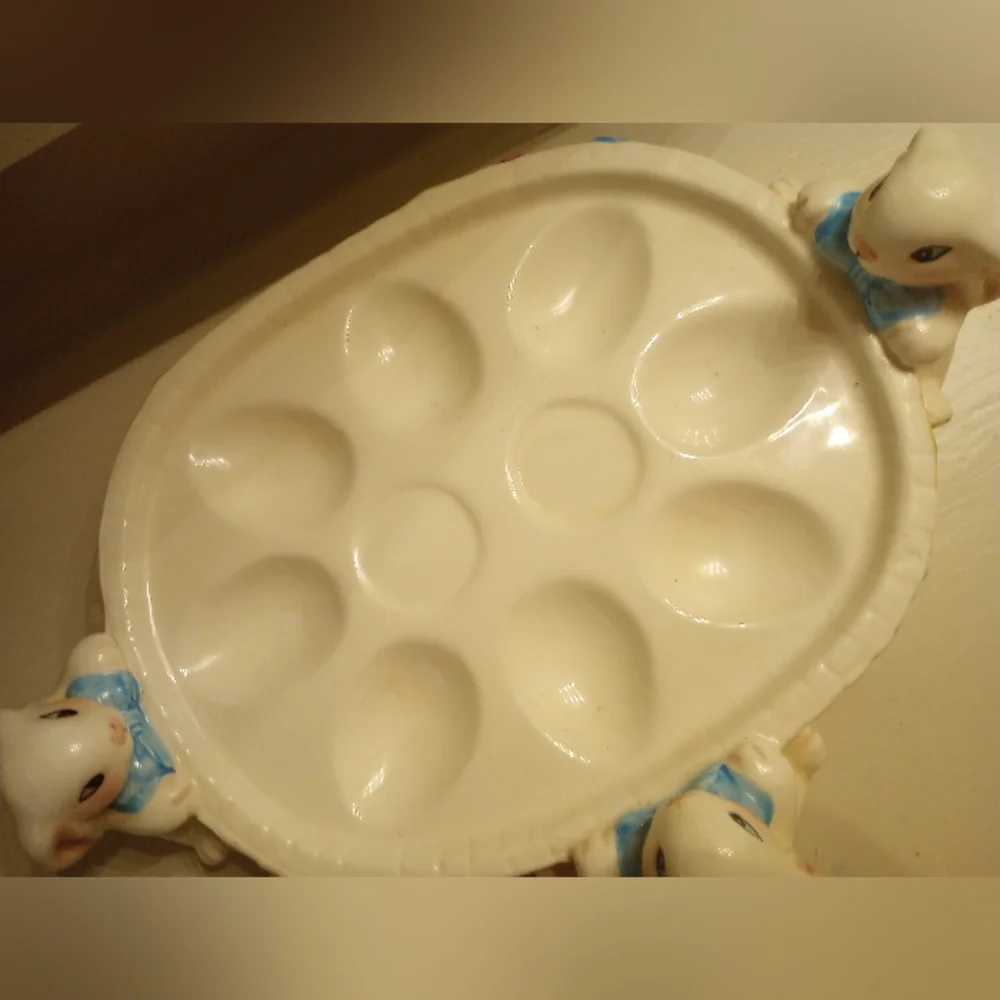 Ceramic Easter Egg Display Plate and matching salt and pepper shakers - Picture 7 of 11